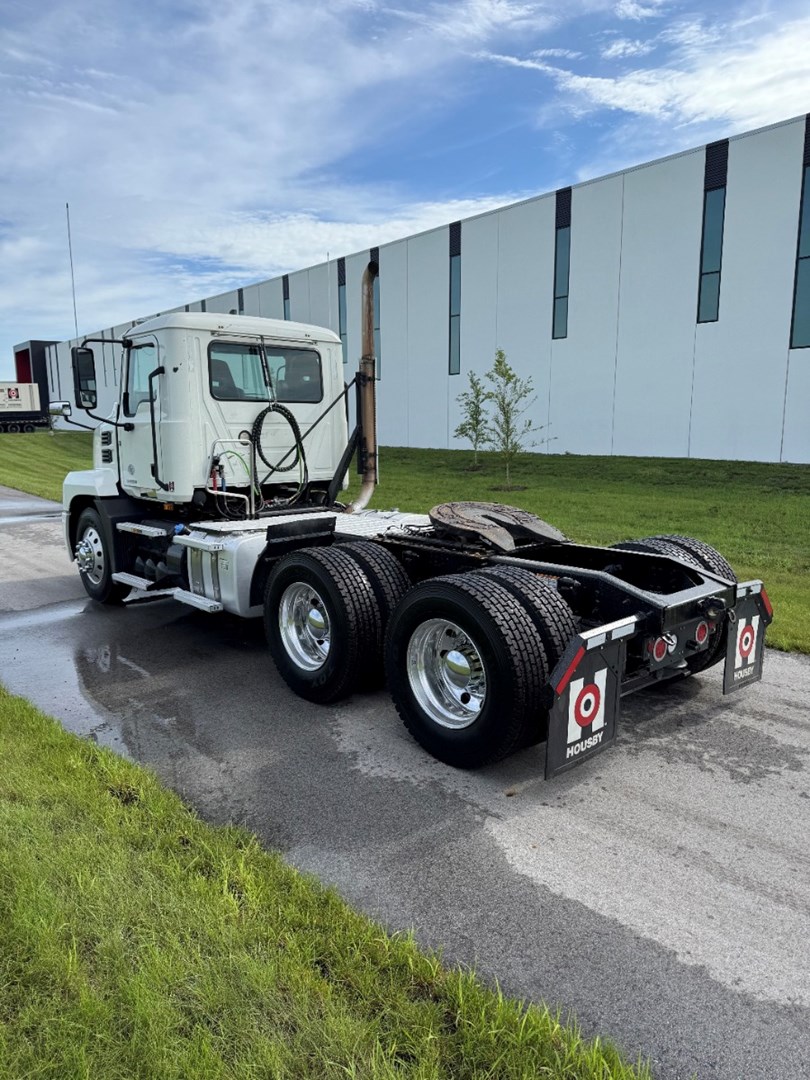 2022 MACK AN64T - USED TRUCKS DAY CAB - image 4